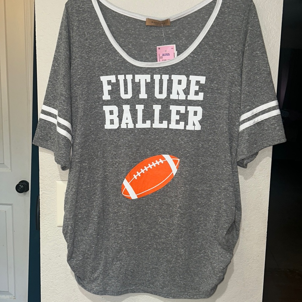 Maternity t shirt sports 
NWT
Xl